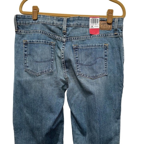 Signature Levi Strauss low rise bootcut Womens jeans, NWT, size 14 misses - Picture 7 of 9